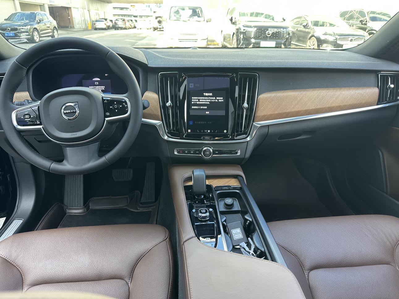 Volvo S90 B5 Momentum 2024 года