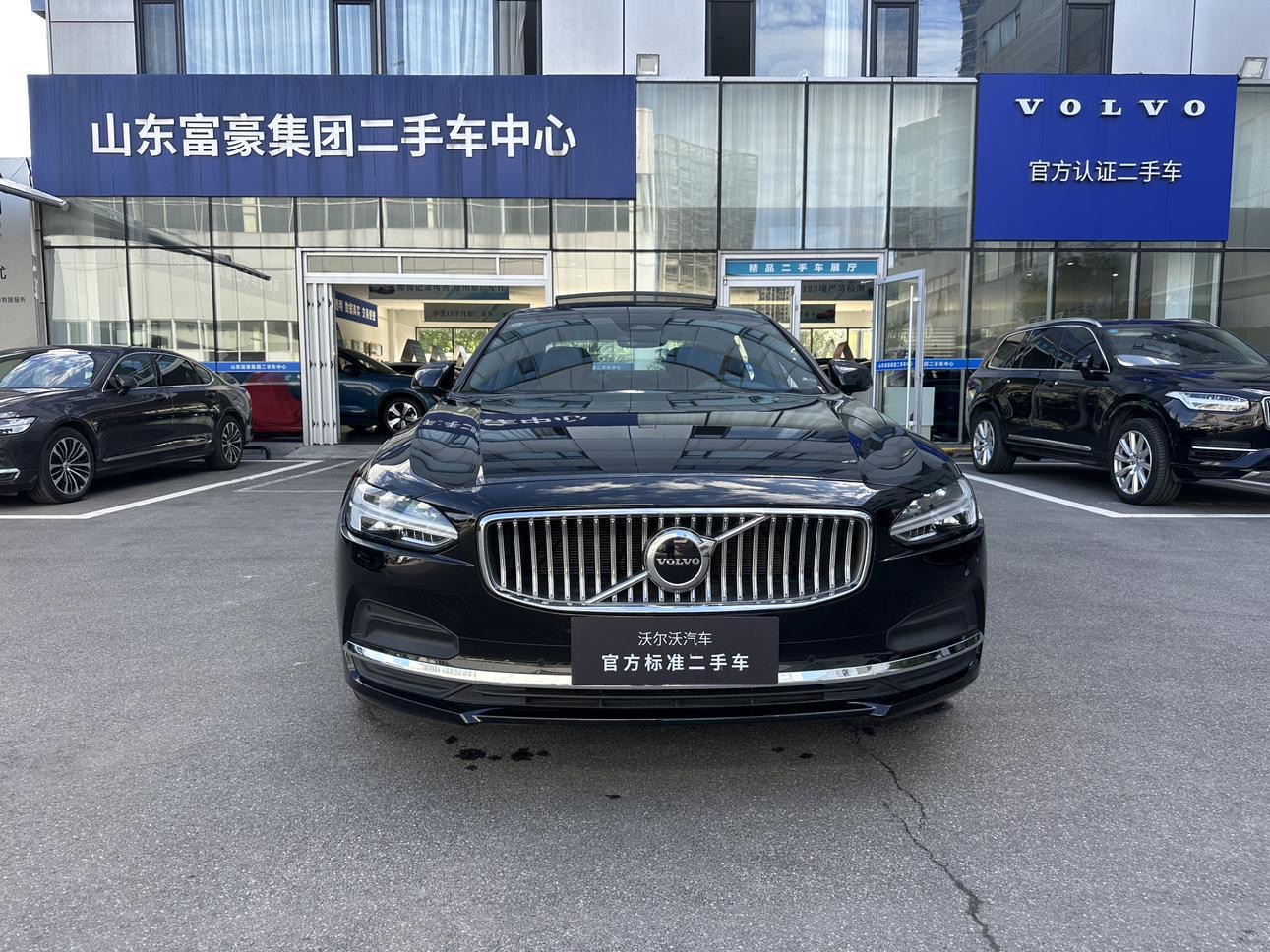 Volvo S90 B5 Momentum 2024 года