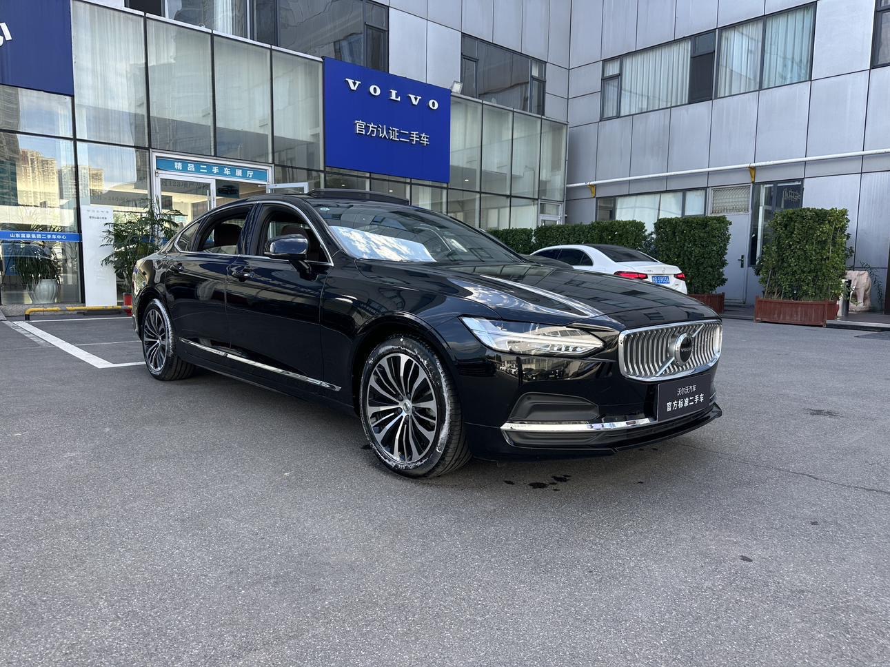Volvo S90 B5 Momentum 2024 года
